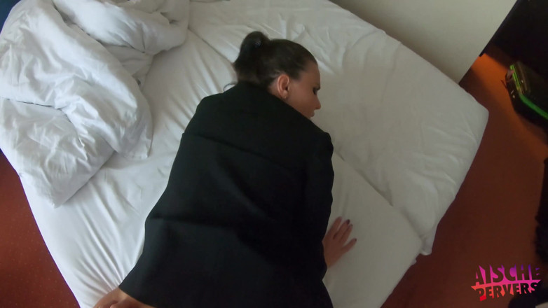 Aische Pervers: Piccante ragazza tedesca viene scopata nella sua camera d'albergo