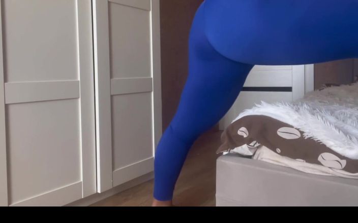 Lux Eva: Geile MILf in strumpfhosen machte yoga und bekam einen creampie...