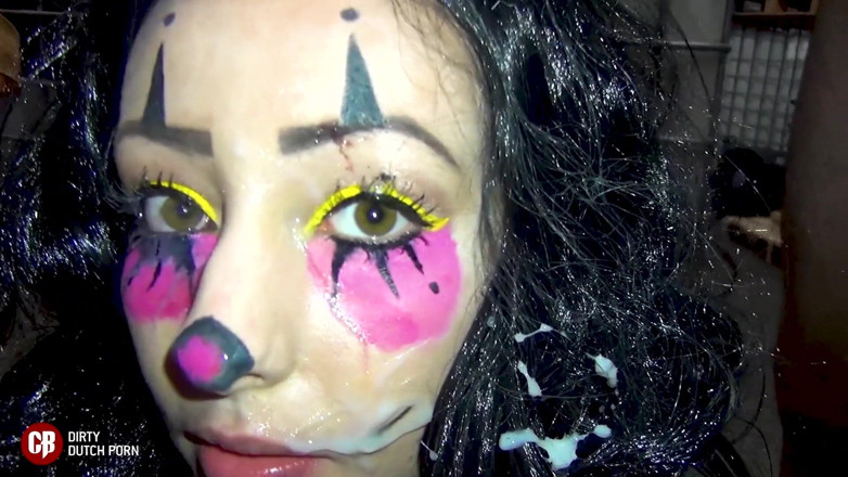 Cumbizz: Ejaculare clovn teenie!
