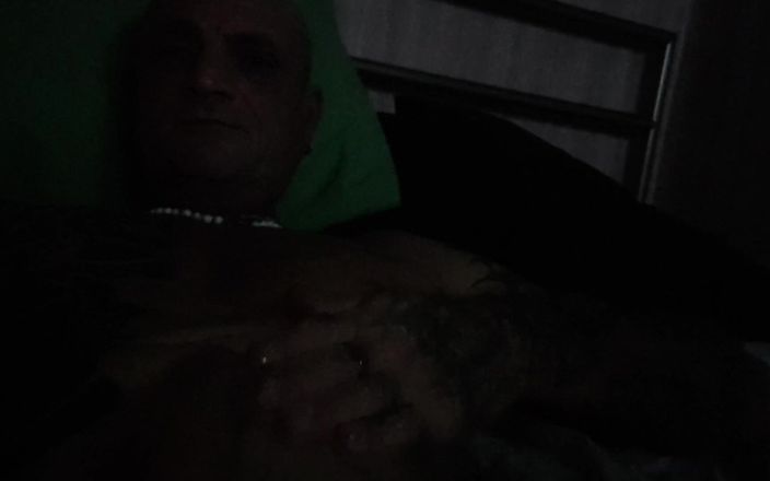 Acez: Kåt onani video till Patner