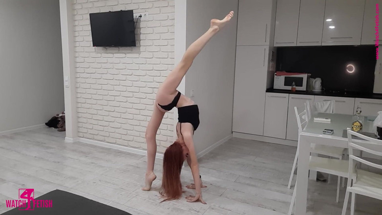 Watch4fetish: Mary Way ukazuje úžasné flexibilní cvičení