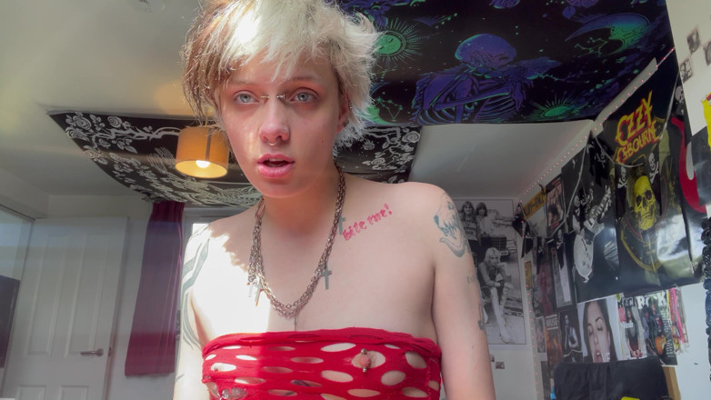 Glitterqueen1999: Sem maquiagem gótica menina faz você adorar seu nariz ao...