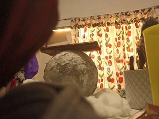 Karmicoxv: Istri gemuk lagi pakai baju di kamar tidur
