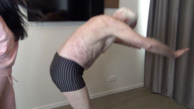 Femdom Austria: サディスティックなホームナースとの朝の運動!