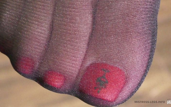 Mistress Legs: Solo dedos de nylon y closeups en las suelas