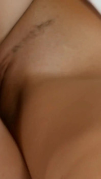 Ragazza ceca bionda sexy con tette naturali scopata da un cazzo duro nella sua figa bagnata