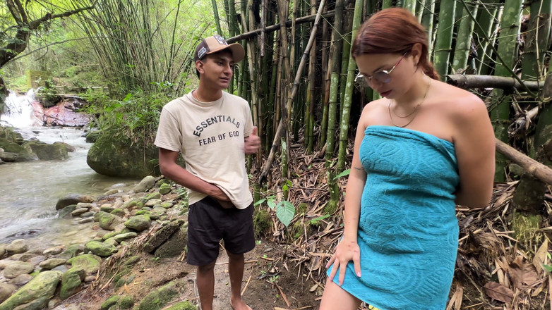 LILY_PUP: Trovo una ricca donna tettona che fa la doccia da...