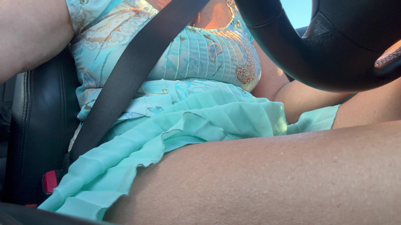 Step Mommy: Una signora elegante si mette al lavoro e si strofina...