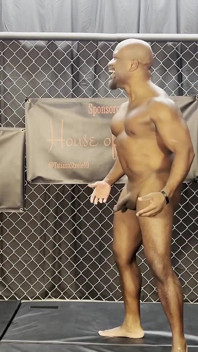 Xxx khỏa thân nâng và mang theo với sô cô la doc và sinthia bee