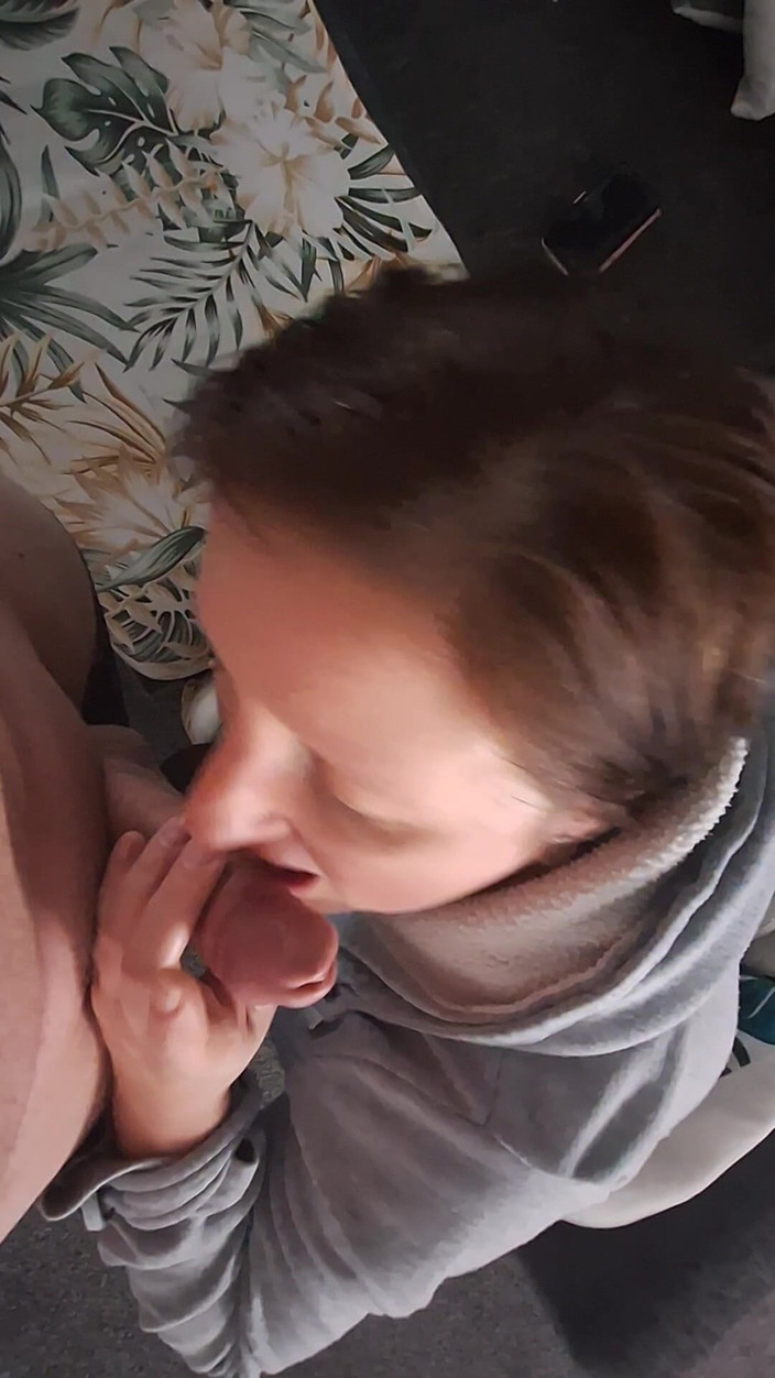 HotwifeKatyCat: Și-a Băgat Pula În Gura Mea În Timp Ce Mă Uitam La...