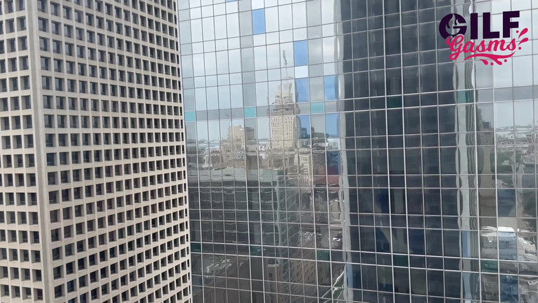 GilfGasms: Fiona показывает, делает инструкцию по дрочке с большим белым членом-дилдо