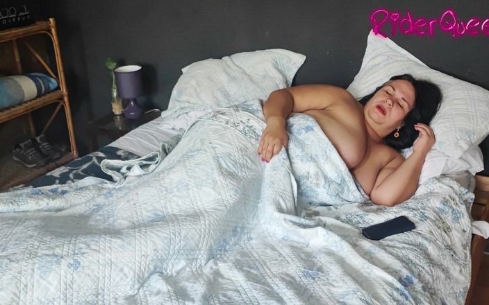 Mommy's fantasies: शॉर्टमोवी + पीपीटी डैडी घर पर नहीं 03 - सौतेली मम्मी बालों वाली चूत की चुदाई