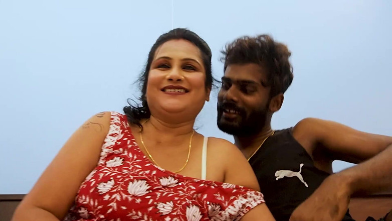 Xtramood: Padhosi Stepaunty Comes Nearby Sexy Boys House When His Parents...