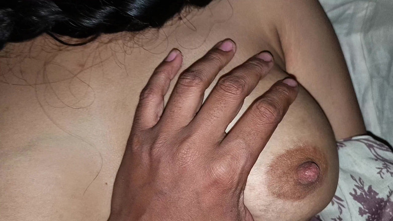 Hot Sudipa: Krásná indická vesnice Bhabhi, celé hardcore sex video