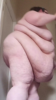 SSBBW STRIP TEASE and twirl
