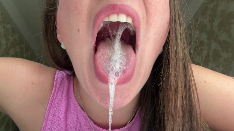 Hottie goddess: Dil phlegm tükürme çılgınlığı