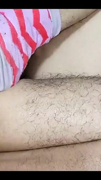 Hoor Indisch poesje scheten laten terwijl harige oksels poesje neuken