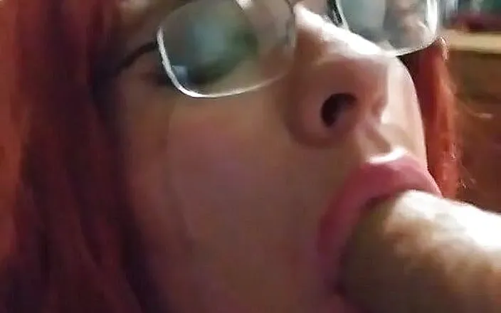 Vanessa Eleanora: Redheaded Crossdresser Vanessa Rough Deepthroating Dildo
