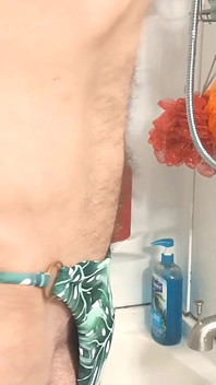 Cdmichelle, der grünen sexy badeanzug trägt, wünscht, es wäre sommer