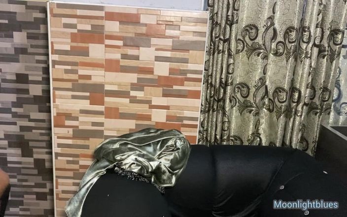 Moonlight blues: Big Ass Cheating Wife Fucks Big Cock