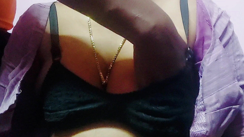 Desi Mohini: Enormes tetas indias se quitan el sari y el sexo...