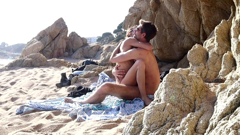 Magia Rosa: カップルがビーチでセックスをしているところを捕まえました