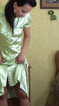 Une femme au foyer qui s'ennuie se déchaîne
