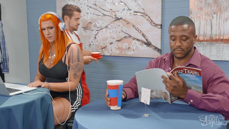 Trans Angels: 在咖啡店cherie deville Dante Colle aspen Brooks被