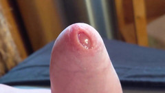uncutcollegeguy: Colpi estremi primi piano & delicatamente giocando con un cazzo piccolo...