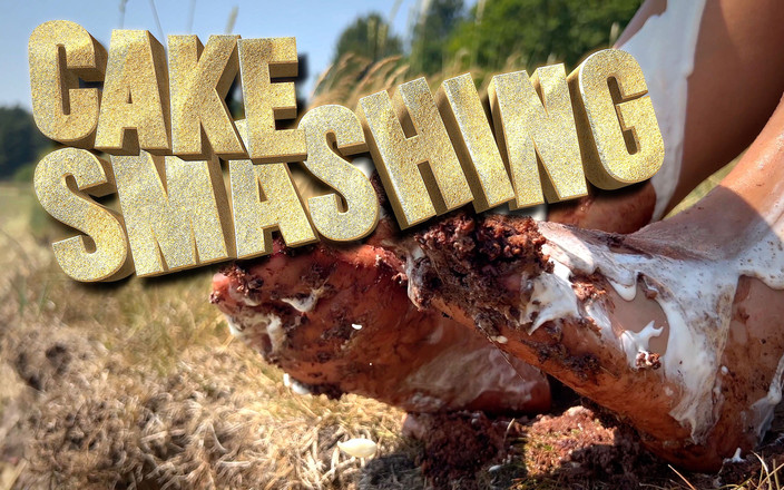 Wamgirlx: Menghancurkan kue dengan kakiku