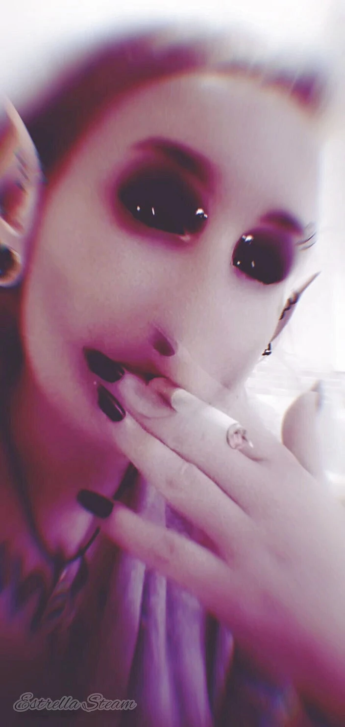 Estrella Steam: Темный эльф курит сигарету