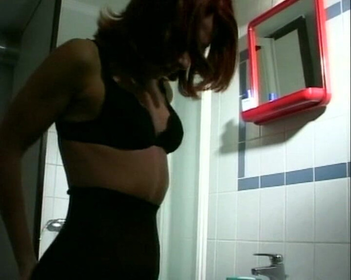 90s Lesbian sex: Puta empapada en el coño necesita más # 6