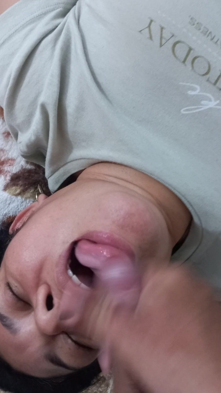 Valkyrie and Luigy Couple: Krásná přítelkyně saje hluboko do krku latina