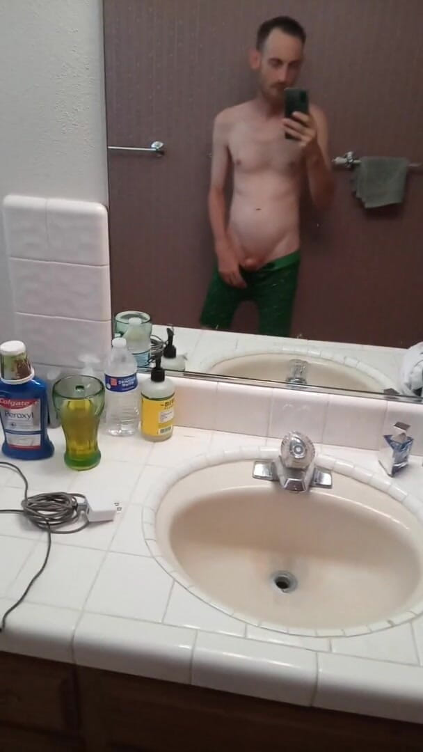 Jack_D_Stranger: Manteniendo mi polla dura y acariciada hasta el borde esperando...
