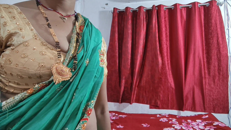 biharisonam: Desi Bhabhi's Hete Seks met Desi Boy in Hindi Audio