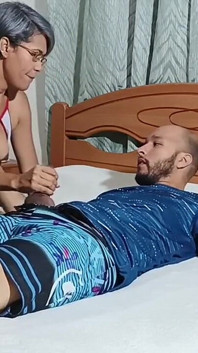 Üvey annemi hizmetçiyle sikiyorum. Evde özel dikkat.