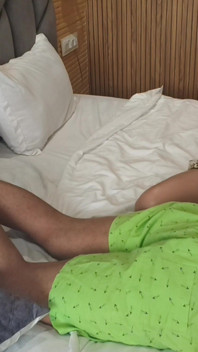 Styvfar Sex med styvdotter på förevändning av oljemassage styvfar av styvdotter med förevändning av oljemassage