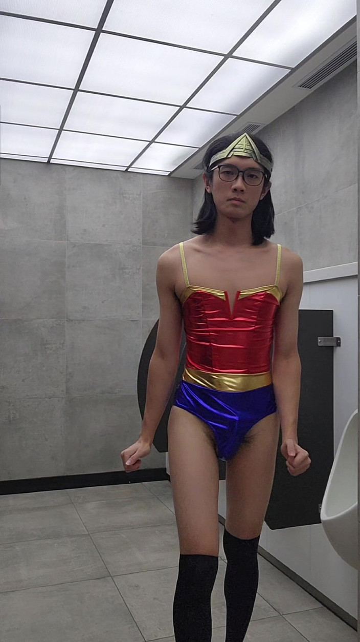 NotAFuta: Wonder Woman Exhibitionist