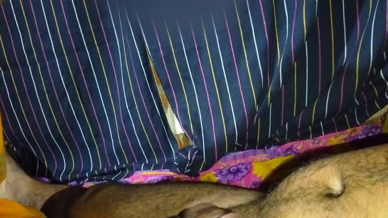 Rakesh: Bhabhi llamó a su cuñado a su habitación y le...