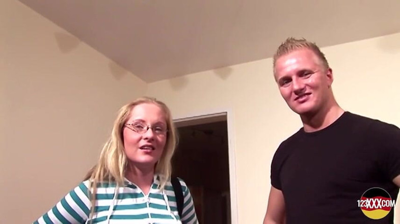 123XXX - 100% Amateurs: Cette blonde adore rebondir sur une bite bien dure