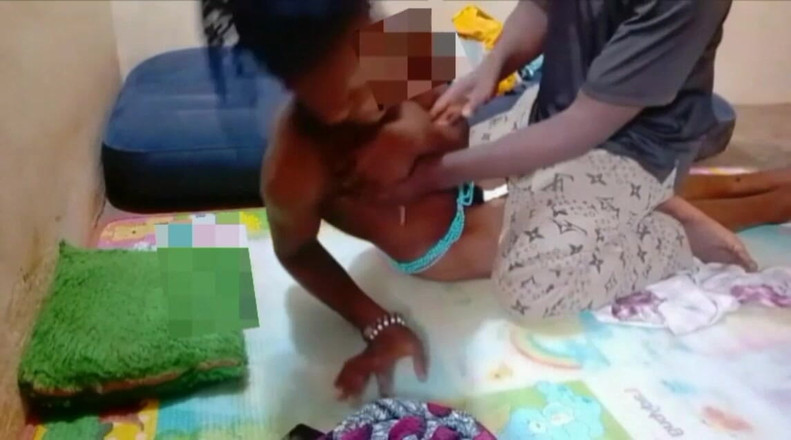 Pornsexlive: Gadis Afrika cantik kacau oleh pacarnya