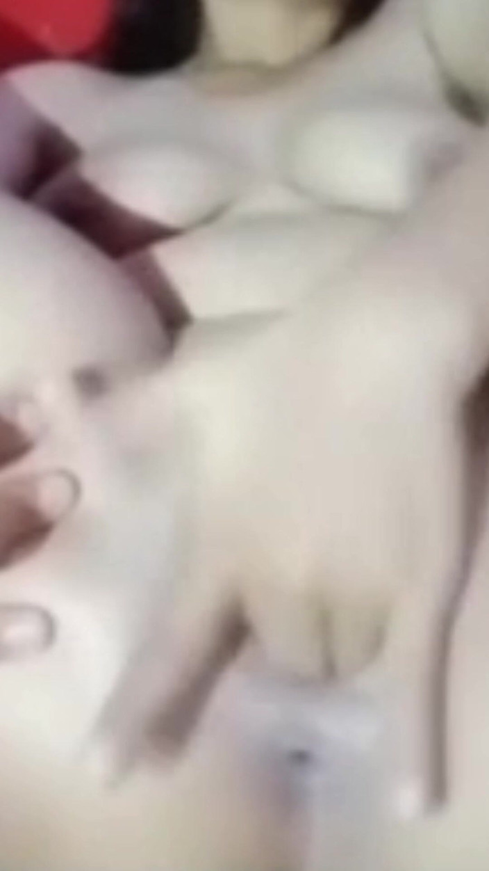 Novita_gemoy: Leker med fingrarna tills översvämningen