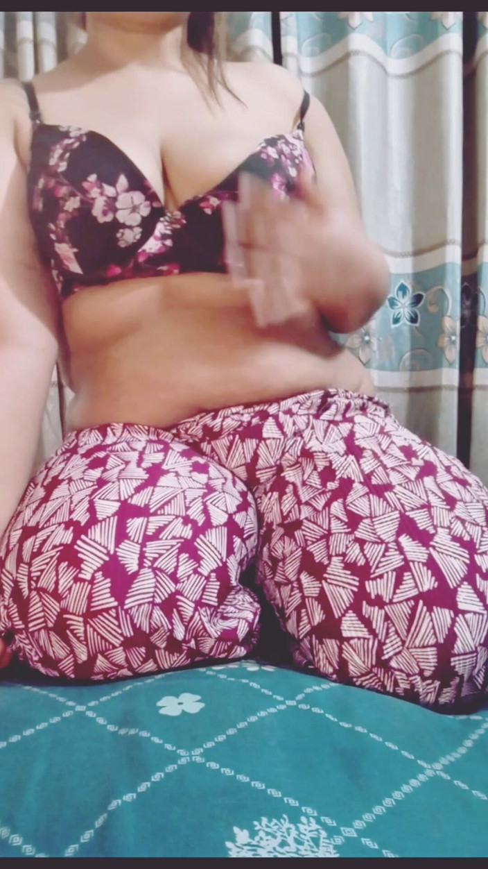 Black Adam: Tettona milf a casa da sola intensa cavalcata sul dildo &amp;...