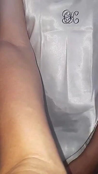缎面白色长内衣恋物癖暨