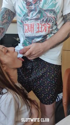 Slutwife Club: Bts：从穿衣到深喉 - candie cross在第一人称视角的亲密热身中被狠