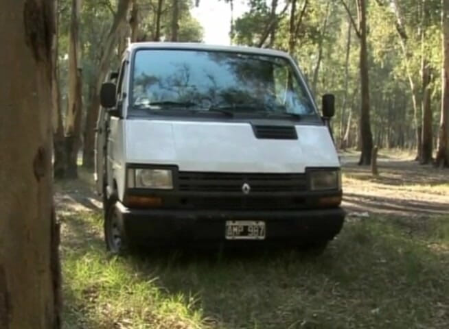 Bareback TV: Nadržení chlapi šukají v dodávce