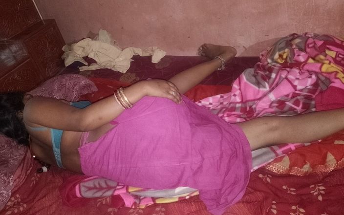 HottishDot28: Коли моя дружина дивилася мобільний в спальні, я пішов біля неї і вперше вставив свій пеніс в її жорсткий і дупу