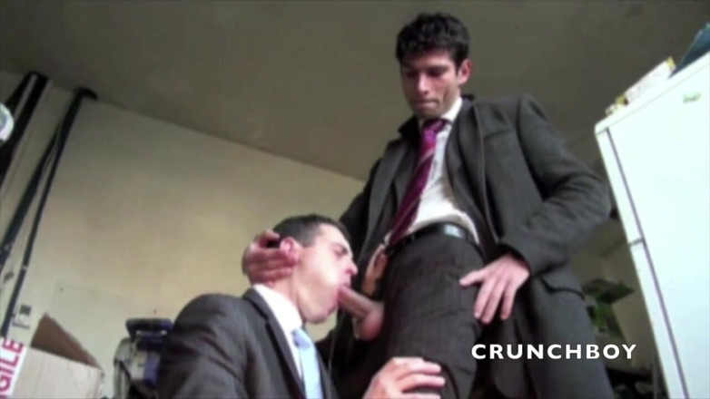 FRENCH AMATORS SEXTAPES: Two comercial workers fuck in suit and class at work