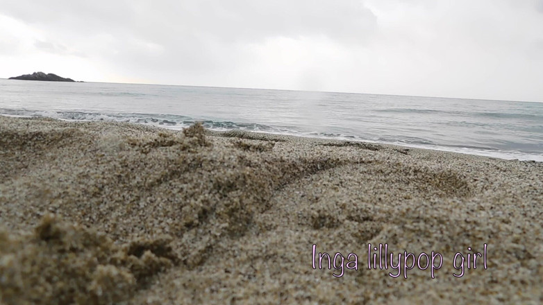 Inga lillypop girl: Teen Girl Masturbate on the Beach