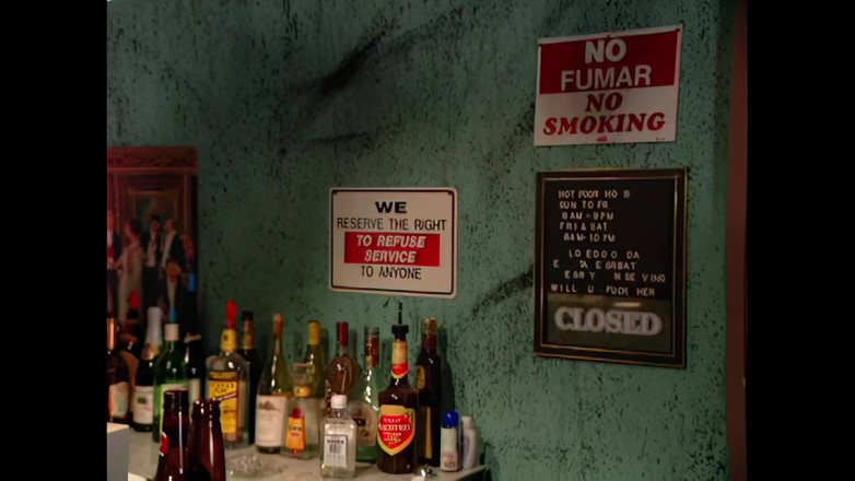 RATATATA!: 美丽性感的年轻棕发女子在桌上激烈地被操